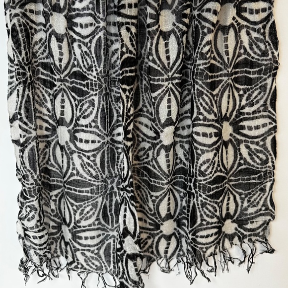 Danier Black White Lightweight Scarf Fringe 100% Viscose 72” NWT - Picture 2 of 4